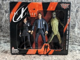 McFarlane The X-Files - Mulder Scully &amp; Attack Alien Ultra Action Figure Set B2 - £18.82 GBP