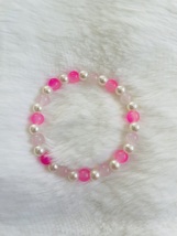 Dark pink and light pink glass bead bracelet with faux pearls. - £5.63 GBP