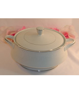 China lovelace Covered Bowl Casserole By Crown Victoria 8&quot; in Diameter 4... - $1,113.31 MXN