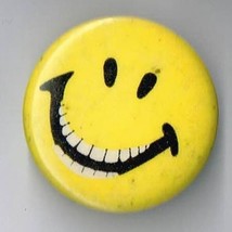 smiling face 1&quot; pin back button Pinback Yellow - £7.55 GBP