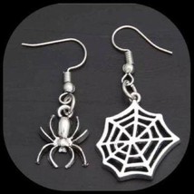 New Cute Spider &amp; Web Mini Earrings Halloween Festive - £4.81 GBP