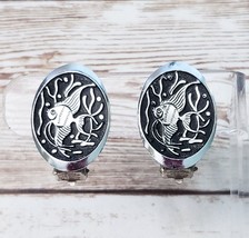 Vintage Clip On Earrings 1&quot; Silver Tone &amp; Black Oval Fish Design - £11.15 GBP