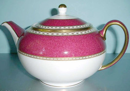 Wedgwood Ulander Powder Ruby Teapot Made in England New - $295.00