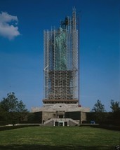 An item in the Everything Else category: Statue of Liberty with scaffolding for renovation 1984 - New 8x10 Photo
