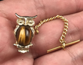 Vintage Gold Tone Jelly Belly Owl Brown Stone Tie Tack Pin w/ Chain 3/4&quot; x 1/2&quot; - £14.51 GBP