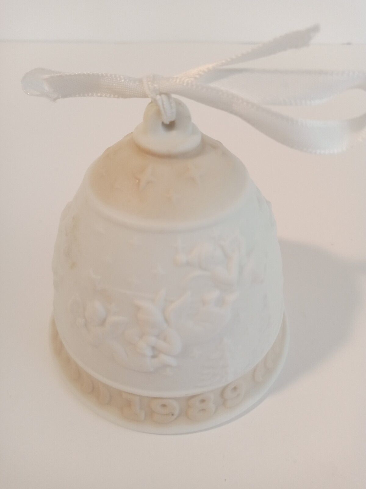 Primary image for Lladro 1989 Christmas Navidad Bell Ornament White ribbon Angels Music No Box