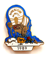 1989 Harold’s Club Reno Covered Wagon Pin Casino Western Theme Nevada So... - $237.43 MXN