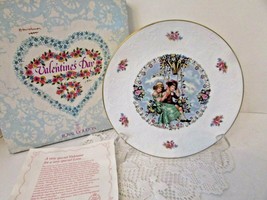 ROYAL DOULTON BONE CHINA COLLECTOR PLATE VALENTINE&#39;S DAY 1980 ENGLAND BOXED - $14.80