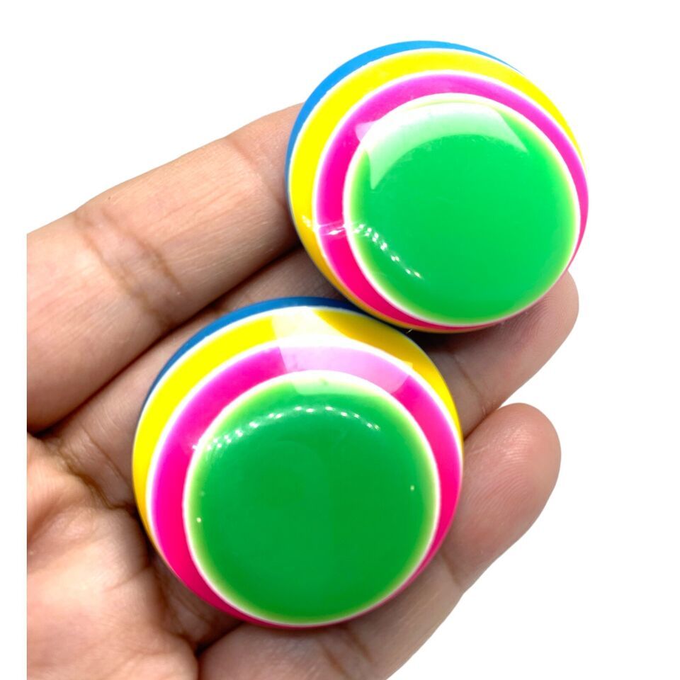 vintage lucite clip on earrings - $13.03