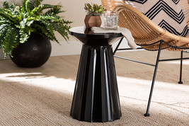 Wrenley Metal Scalloped Side Table - $637.75 MXN