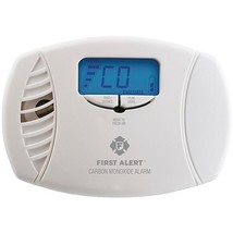 First Alert 1039746 Dual-Power Carbon Monoxide Plug-in Alarm with Digital Displ - £76.89 GBP