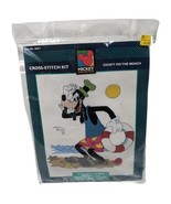 Goofy Cross Stitch 36011 Mickey Unlimited On The Beach 90s Disney Grandma - $412.26 MXN