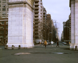 Barefoot in the Park Jane Fonda Runs Through Washington Square Park 8x10 Photo - £6.31 GBP