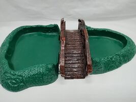*Needs Repair* Plasticville Water Pond Under A Bridge Village Town Acces... - $202.23 MXN
