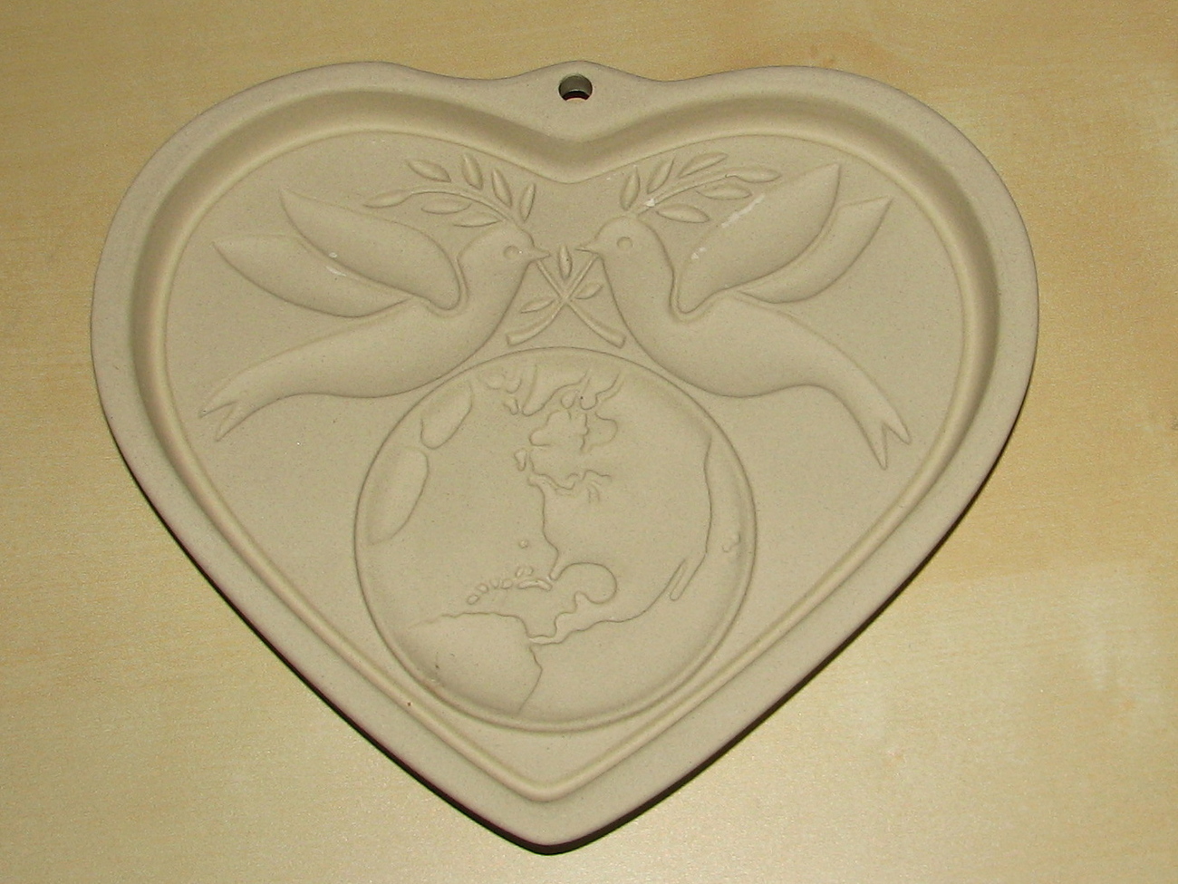 Pampered Chef Heart Cookie Clay Mold Peace On Earth Collecti - $10.95