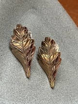 Vintage Large Etched Goldtone Jagged Edge Leaf Screwback Earrings – 0.75 x 1 and - £9.02 GBP
