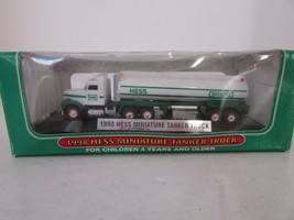 HESS 1998 MINIATURE TANKER TRUCK DISPLAY WITH BASE WORKS  LotD - $7.02