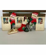 Vintage Lot Of 9 Christmas Treasures Decorations Tin Santa  Knitted Stoc... - €21,38 EUR