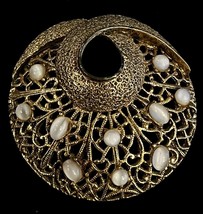 Vintage Gold Tone Faux Pearl Brooch Pin Beautiful Scroll Script Design! - £17.13 GBP