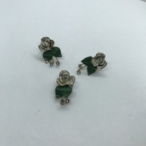 Vintage White Flower Enamel Rhinestone Pin &amp; Screw Back Earrings Set cot... - £15.53 GBP