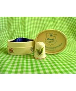 QUEEN&#39;S Rosina China thimble w box England Select flower MOTHER - $19.48 CAD