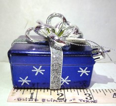 Thirty Fourth &amp; Main Blue and Silve Gift Box and Bow Christmas Tree Ornament VTG - £7.00 GBP
