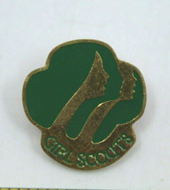 Girl Scout Logo 1980 Collectible Pin Label Pinback Button Gold Green Vintage - £9.00 GBP