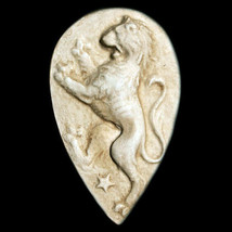 Rampant Lion English Scottish Shield Symbol Sculpture plaque - $19.79