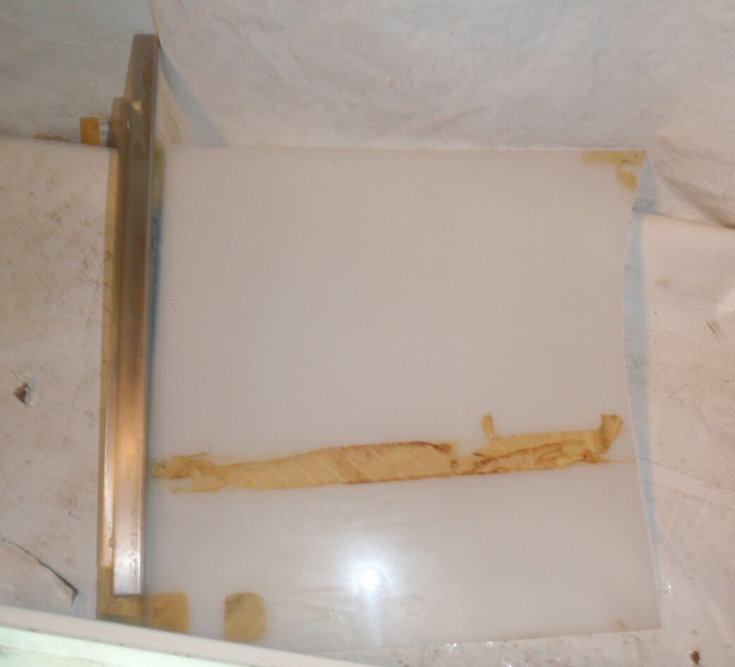 GE Fluorescent Light Box - Cracked Cover - Model: 46-1211C669 - $19.99
