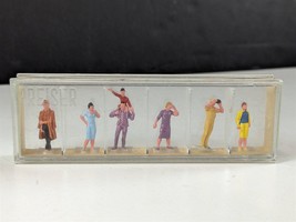 Preiser 225- 26 Tourist Railfans Standing 6 Figures HO Scale - $14.84