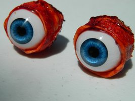 Dead Head Props Pair of Realistic Life Size Bloody Ripped Out Eyeballs Poppers f - £19.92 GBP