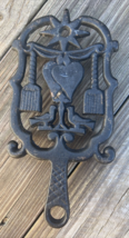 Vintage Wilton Cast Iron Love Birds and Hearts Trivet - £7.58 GBP