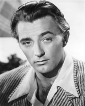 Robert Mitchum 11x14 Photo 1940's studio portrait - $14.99