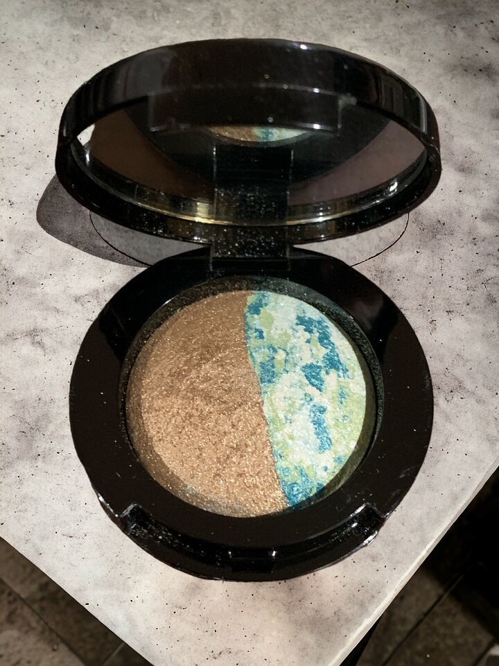 Ready to Wear New York Beautifully Baked Eyeshadow Fawn Suede/jade Moire... - $11.56