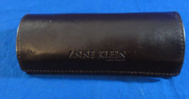 ANNE KLEIN BLACK EYE GLASS SUNGLASSES PROTECTION MAGNETIC CLOSURE HARD C... - €8,85 EUR
