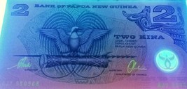Papua New Guinea P-16b, 2 Kina, Axe, Marriage Bed - POLYMER $6+CV - $63.40 MXN