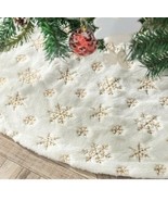 White Faux Fur Christmas Tree Skirt with Gold Sequin Snowflake Embroider... - $230.69 MXN