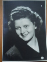 Vintage Studio Photograph 5x7  Of A Women 1948 - $5.99