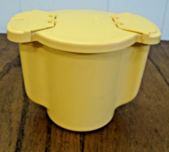 Tupperware Harvest Gold Sugar 577-10 - $9.89