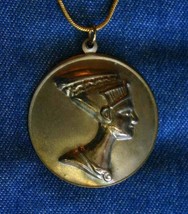 Elegant Vintage Gold-tone Egyptian Nefertiti Pendant Necklace - £10.18 GBP