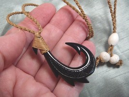 (#MA-07-B) Maori Style Fish Hook Black Horn Detailed Pendant Jewelry Necklace - £30.52 GBP