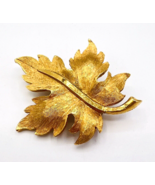 Vintage Signed Mamselle Textured Gold Tone Maple Leaf Pin Brooch - £14.08 GBP