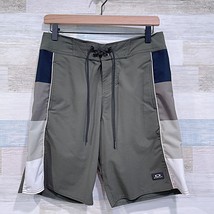 Oakley Block Grad Board Shorts 20&quot; Green Gray Stretch DWR Swimwear Mens 28 - £19.94 GBP