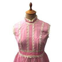 Vintage 1960s Women&#39;s Pink Maxi Dress Gingham Daisy Floral Lace Trim Siz... - £62.52 GBP