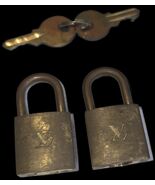 Vintage Louis Vuitton Luggage Padlocks (2) W/ Keys Reproduction Brass READ - $552.08 MXN