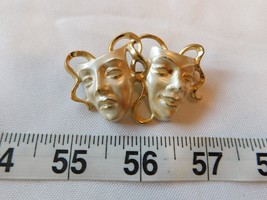 Women&#39;s Ladies Gold Tone Brooch Pin Vintage Theatre Mask Gold Tone White - £27.48 GBP