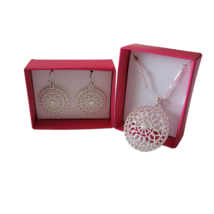 Avon Jewelry Studio 1886 Filagree Medallion Earrings &amp; Matching Necklace... - £9.57 GBP