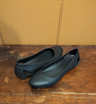 NEW Crocs Womens Laura Flat Sandals Size 8 Black Slip On Ballet Shoe - £17.51 GBP