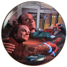 Life Signs Star Trek Voyager Episodes Hamilton Plate by Dan Curry 1996 Gold Trim - £16.92 GBP