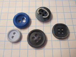 Vintage lot of Sewing Buttons - Mix of Blue &amp; Blacks, 1 W/ &#39;C&#39; Rounds - £7.86 GBP